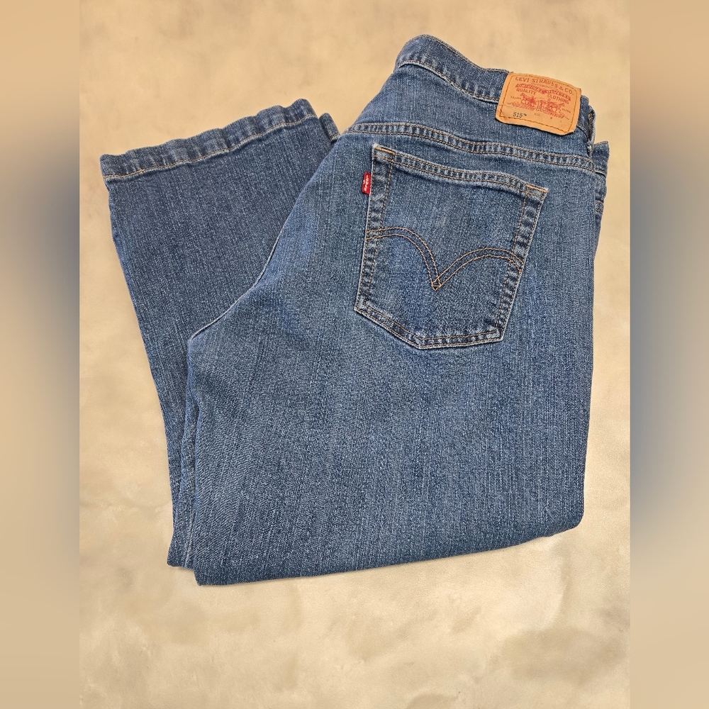 Levi's  515 Nouveau Denim Capris. Size 16